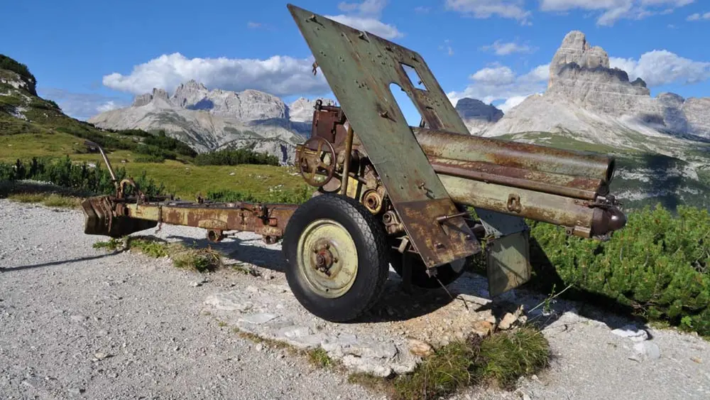 Alte Gebirgshaubitze M16 im Freilichtmuseum Monte Piano bei Toblach