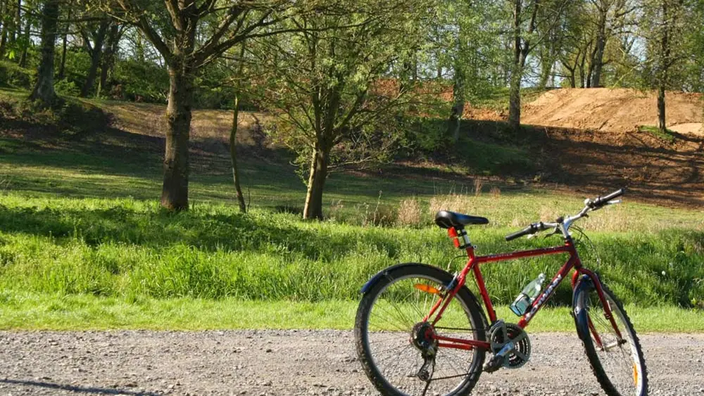 Mountainbike auf einem Radweg in der Region Drei Zinnen Dolomiten