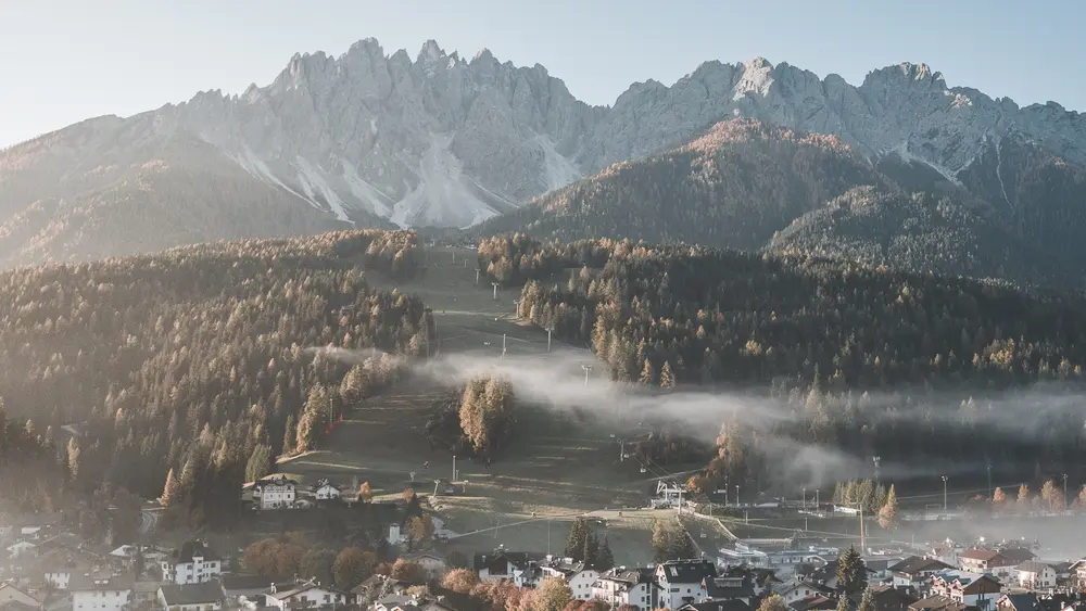 Innichen im Herbst mit Blick auf den Haunold