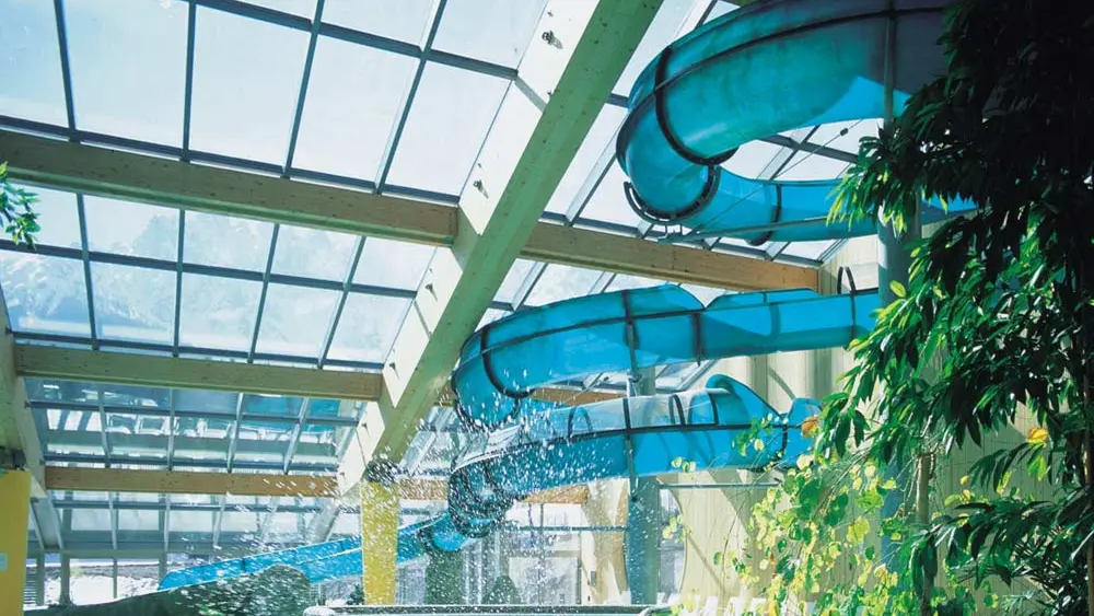 Rutsche im Badebereich des Acquafun Alpin-Erlebnisbads Innichen