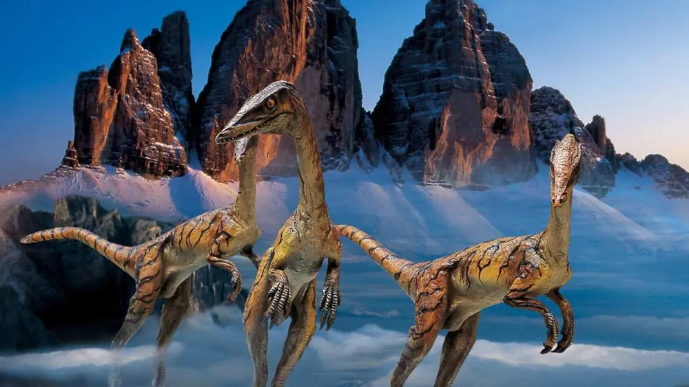 Drei Dinosaurier vor den Drei Zinnen im Museum DoloMythos in Innichen