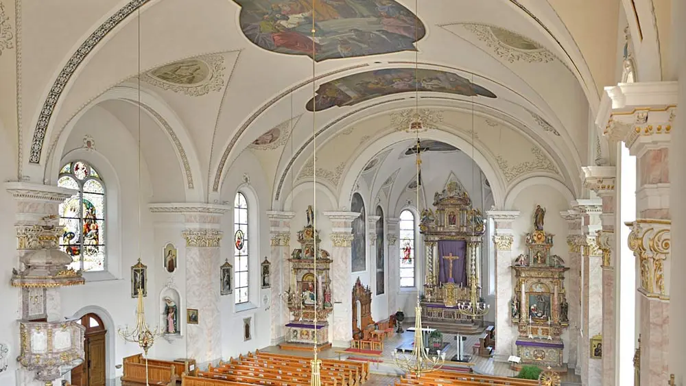 Innenansicht der Pfarrkirche St. Jodok in Bezau