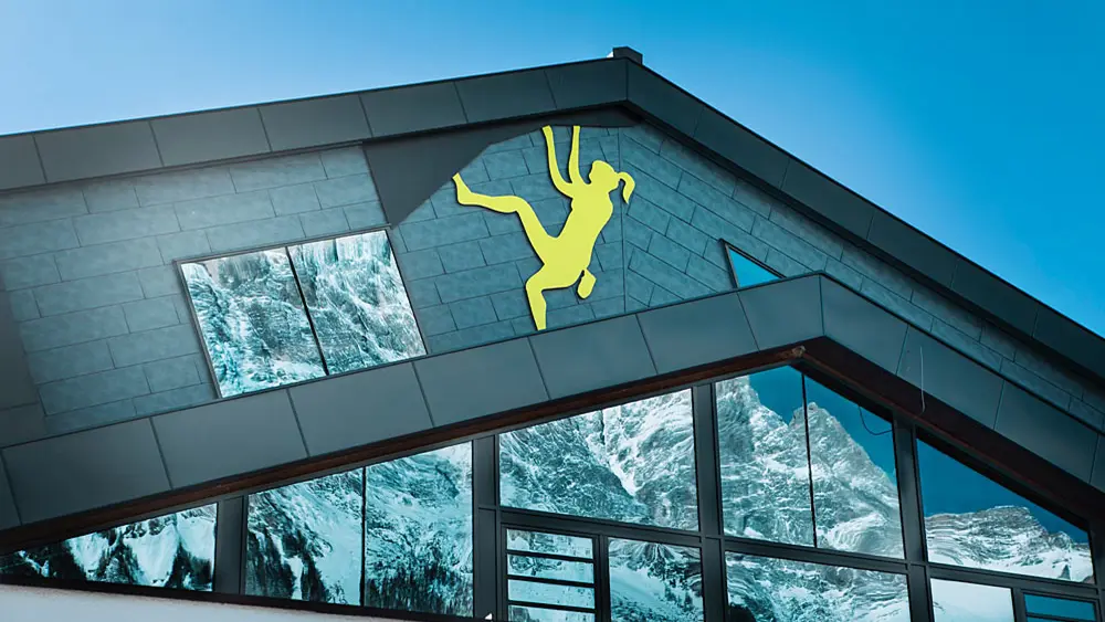 Außenansicht der Kletterhalle Ehrwalld in Ehrwald