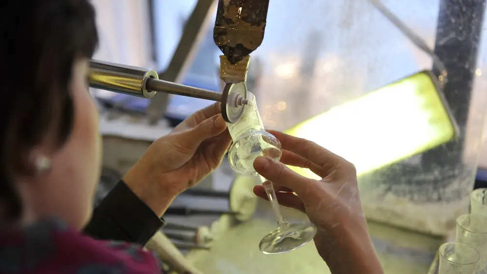 Gravur eines Schnapsglases im Kisslinger Kristall Glass Shop