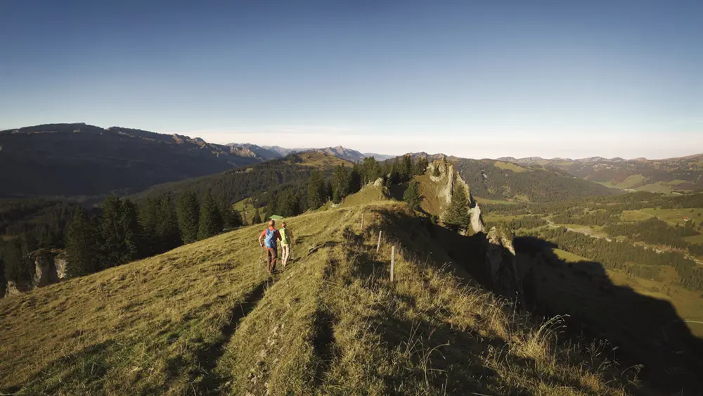 Wanderer auf der Gipfelstürmerroute im Allgäu
