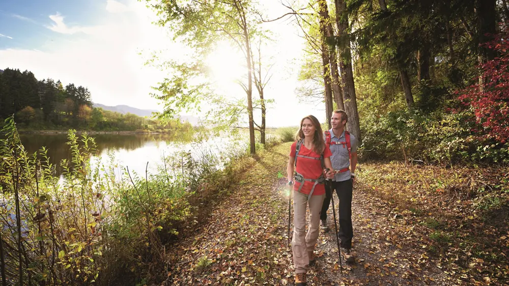 Wanderer auf der Wasserläuferroute im Allgäu