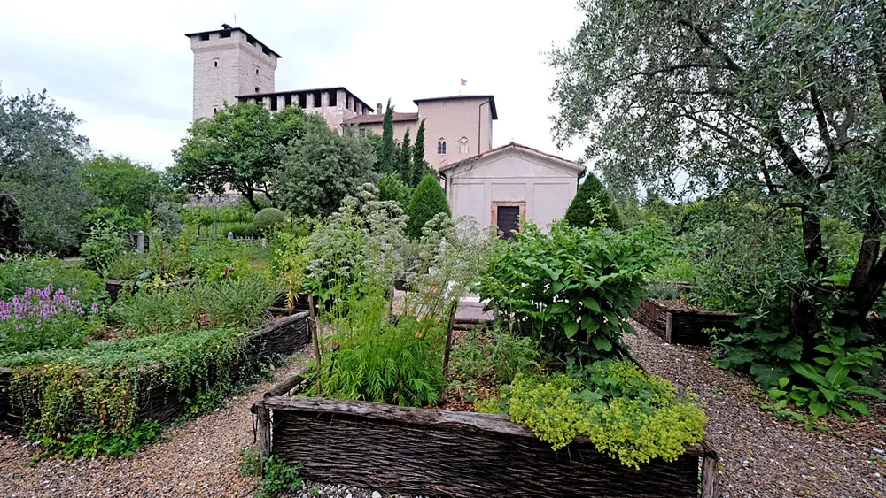 Mittelaltergarten im Kastell Rocca di Angera
