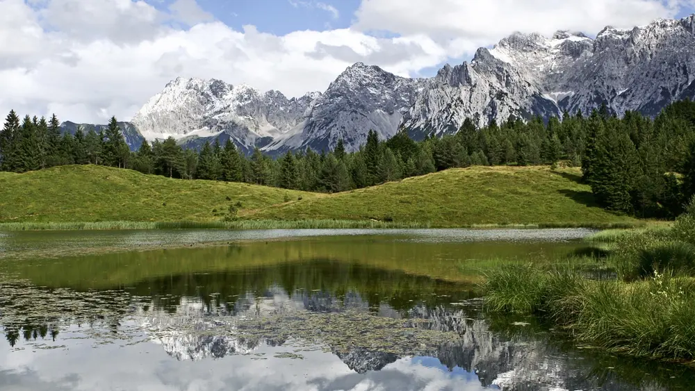 Das Karwendel spiegelt sich im Wildensee