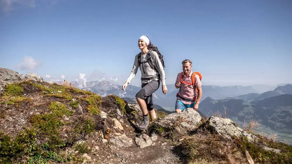 Wanderer auf einer Tour auf dem Spieljoch im Zillertal