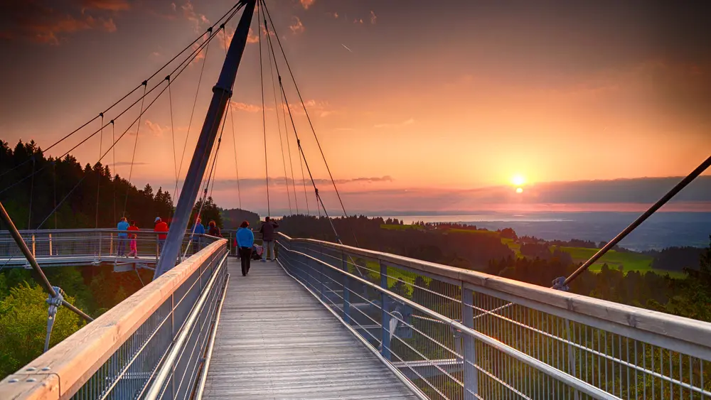 Sonnenuntergang und Abendstimmung im Skywalk Allgäu in Oberschwenden