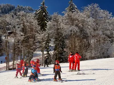 Kinder im Skikurs © Thierry Milherou