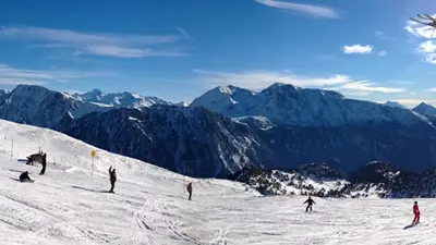 Panoramablick auf die Pisten von Chamrousse