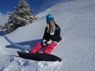 Snowboarderin im Schnee von Les Sept Laux © Les 7 Laux