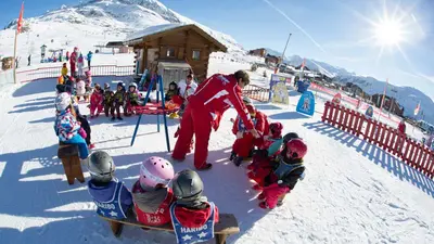 Kinder im Skikindergarten Alpe d'Huez