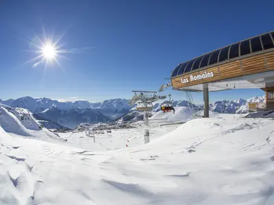 Sessellift in Alpe d`Huez © © LAURENT SALiNO / ALPE D'HUEZ TOURISME