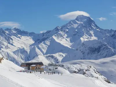 Skifahren in Alpe d`Huez © LAURENT SALiNO / ALPE D'HUEZ TOURISME