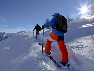 Skitourengeher beim Aufstieg © Jan NOVAK / OTI Pays des Écrins