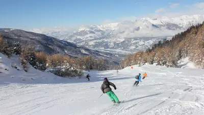 Skifahrer auf der Piste