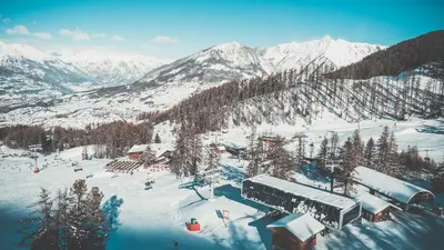 Panoramablick auf das Skigebiet Les Orres