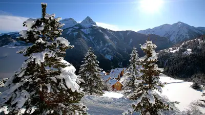 Blick auf das Dorf Praloup