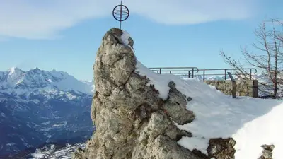 Neptun auf einem Felsen - Planetenwanderweg