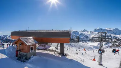 Sessellift mit Bergstation