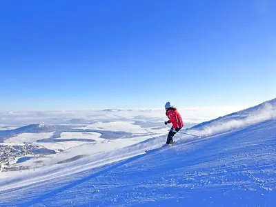 Skifahrer auf der Abfahrt in Super Besse © OT Massif du Sancy
