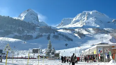 Blick auf die Esplanade du Valentin in Gourette
