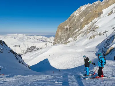 Skifahrer im Skigebiet Gourette © Etienne-FOLLET.com