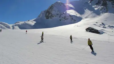 Skifahrer auf der Piste
