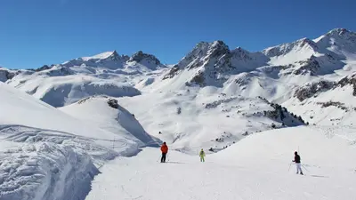Skifahrer auf der Piste