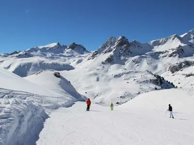 Skifahrer auf der Piste © OT Valfréjus