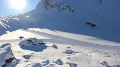 Winterlandschaft mit Piste