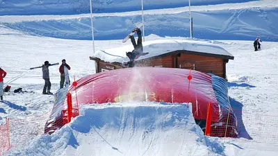 Big Airbag im Snowpark Avoriaz
