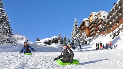 Schlittenfahren mitten durch Avoriaz 