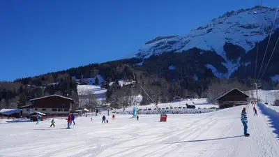 Skifahrer auf der Piste