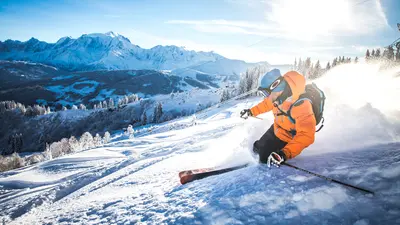 Skifahrer im Skigebiet Combloux