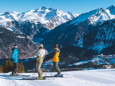 Skifahrer in Courchevel © Arthur Bertrand