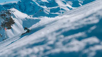 Skifahren vor grandioser Bergkulisse