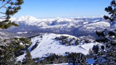 Ausblick ins Skigebiet Ax 3 Domaines