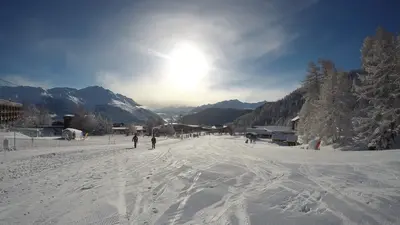 Blick auf eine Piste im Skigebiet Les Karellis