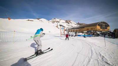 Talstation eines Sessellifts im Skigebiet Aussois