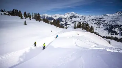 Luftaufnahme der Boardercross-Strecke in Arêches Beaufort