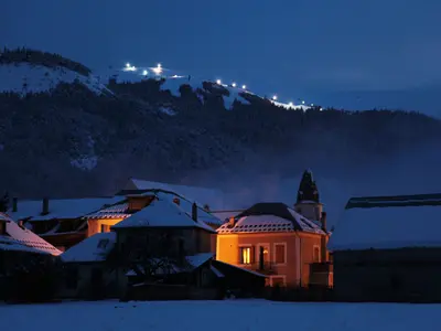 Blick auf den Ort Selonnet am Abend © Station de Chabanon