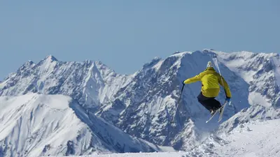 Skifahrer im Skigebiet Vaujany