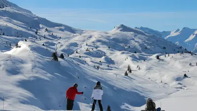 Skifahrer im Skigebiet Vaujany