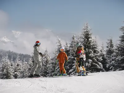 Familie im Skigebiet © Freezing Motions