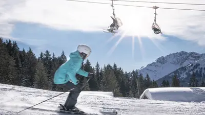 Skifahrer im Skigebiet Spitzingsee-Tegernsee