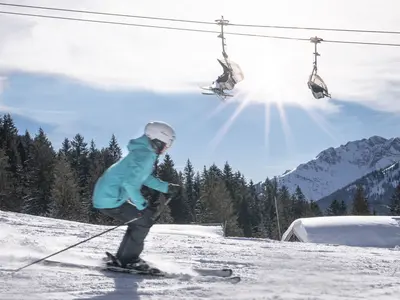 Skifahrer im Skigebiet Spitzingsee-Tegernsee © Alpenbahnen Spitzingsee / Dietmar Denger
