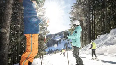 Skifahrer auf einer Piste in Spitzingsee-Tegernsee